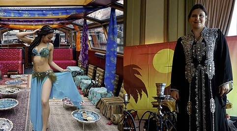 Zaal bekleed met decor versieringen